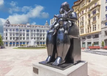 Una guía por las esculturas de Oviedo